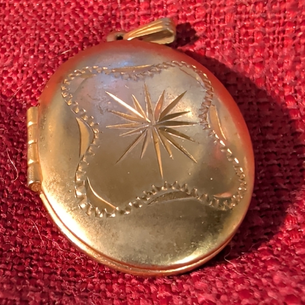 Unique Vintage 9 Ct Gold Over 925 Sterling Silver Locket Necklace